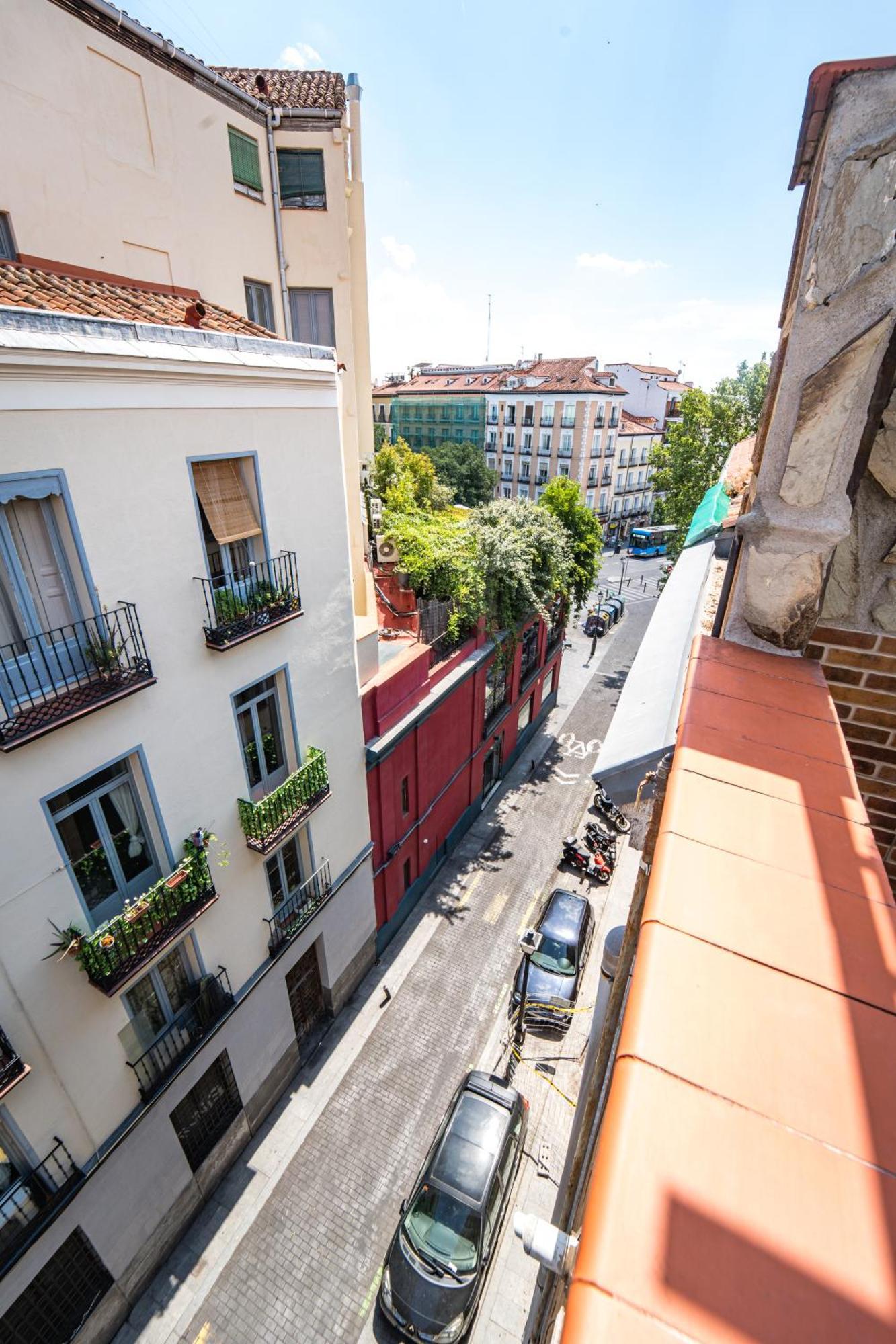Centrico Atico En Madrid By Bebalmy Apartment Exterior photo